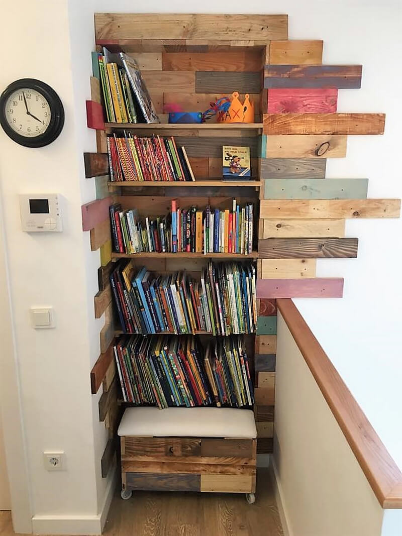 wooden pallet wall bookshelf idea