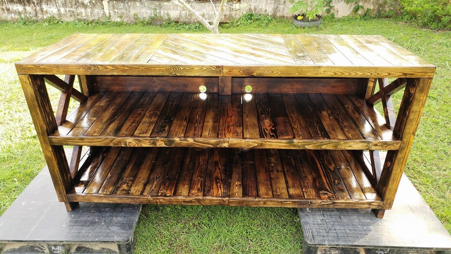 Recycled Wooden Pallets Entertainment Center