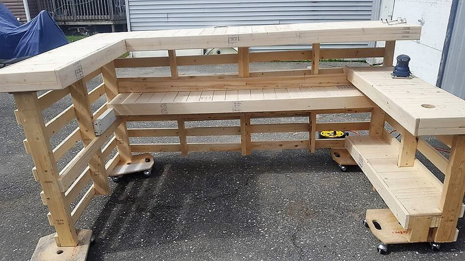 Pallet bbq outlet table